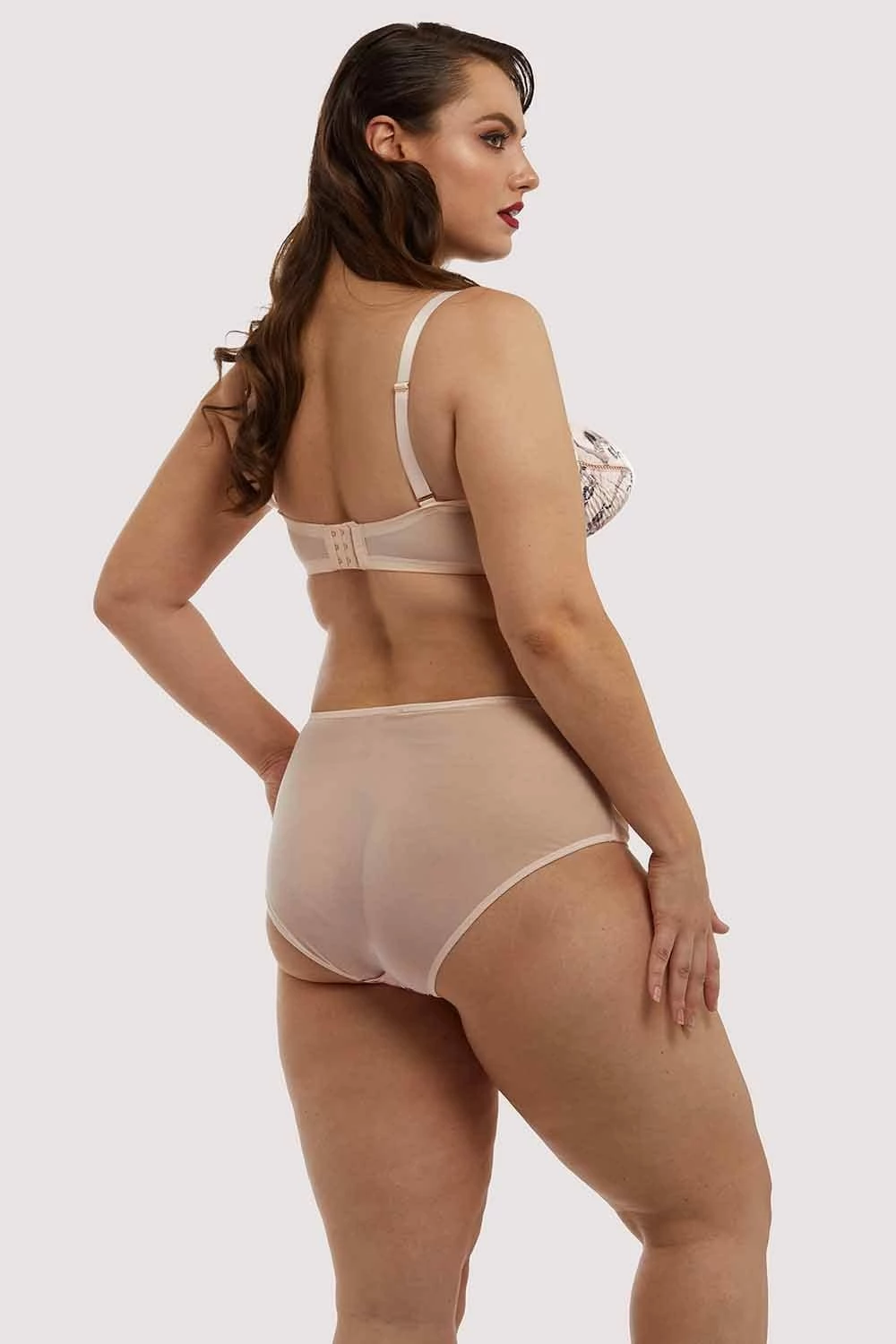 New π Bettie Page Lingerie New In Bras Showgirl Pink Overwire Bra β 8 Bettie Page Lingerie New In Bras Showgirl Pink Overwire Bra