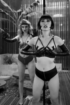 Peek & Beau MÃƒÂ©ret Black Zip Longline Bra Bras