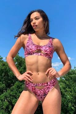 New ⌛ Luxe Palm Crop Cut Out 👙 Bikini Top ⌛ 16 Luxe Palm Crop Cut Out Bikini Top