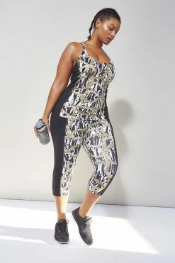 Wolf & Whistle Activewear Curve Zebra Chain Cropped Leggings