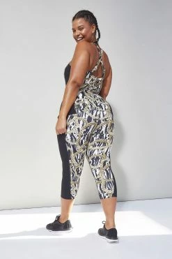 Wolf & Whistle Activewear Curve Zebra Chain Cropped Leggings