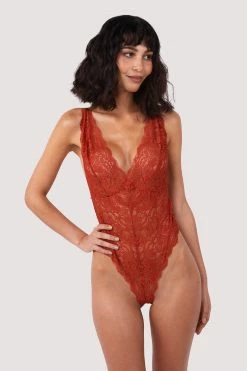 Wolf & Whistle Ariana Ginger Lace Body