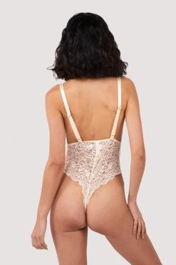 Wolf & Whistle New In Ariana Vanilla Lace Body