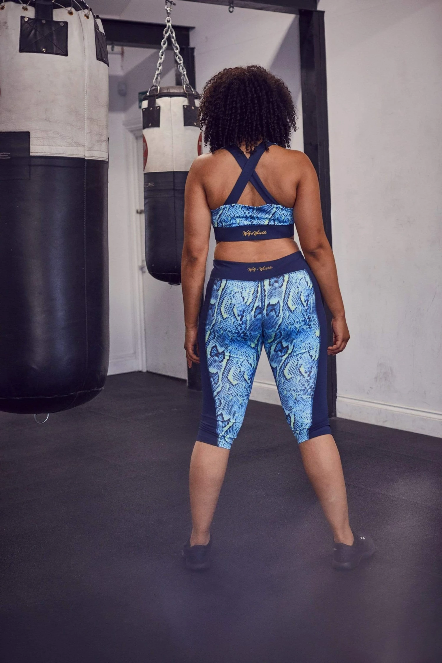 Best Pirce 🛒 Wolf & Whistle Printed Crop Leggings Snake Curve Activewear 🛒 2 Wolf & Whistle Printed Crop Leggings Snake Curve Activewear