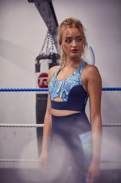 Wolf & Whistle Cross Back Bra Snake Activewear